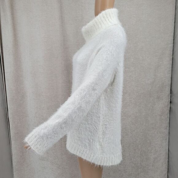 Goldie Winter White Eyelash Fringe Fuzzy Chenille Knit Turtleneck Sweater - Picture 4 of 11